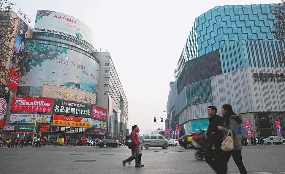 济南:往日热闹泉城路 如今商业&ldquo;冷暖自知&rdquo;