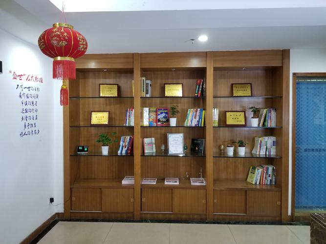 关剑飞,公司经营范围包括:教育信息咨询;教育产品的研发及